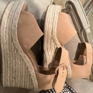 SODA size 8 Tan/Beige espadrilles
